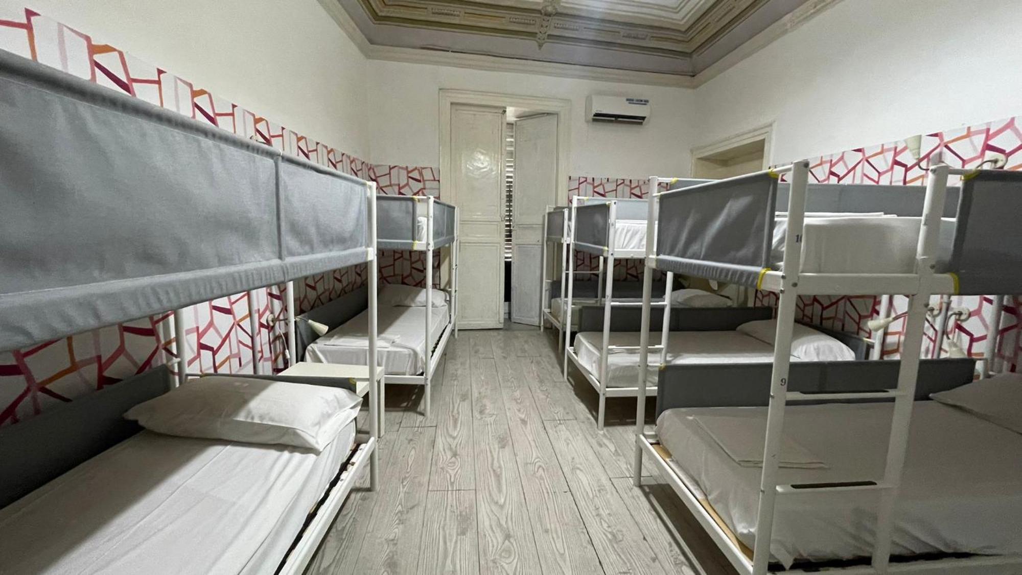 Balarm - Hostel And Bar Палермо Экстерьер фото